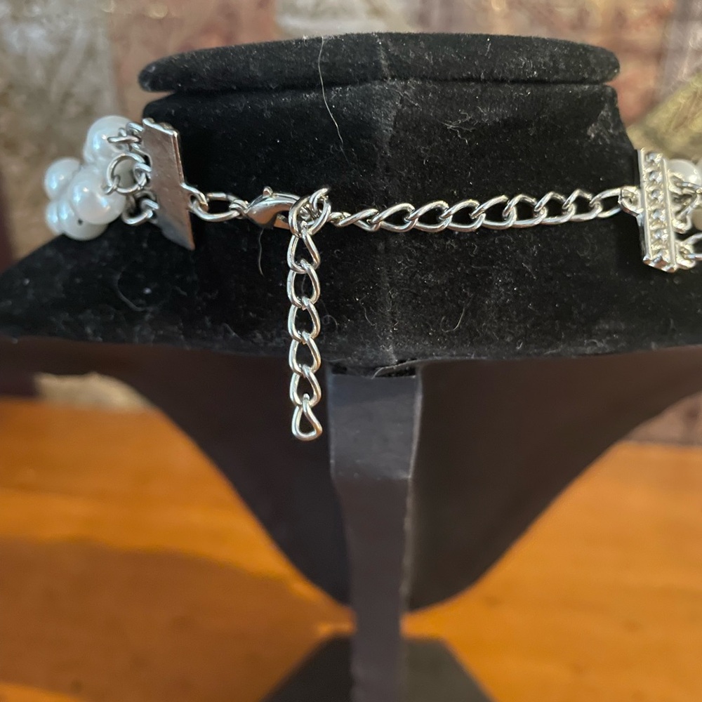 Beautiful Vintage Faux Pearl & Nuetral Color Beaded 3 Strand Necklace~ Pre-loved - Picture 6 of 6